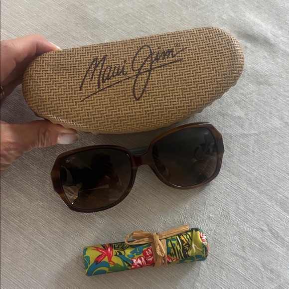 Maui Jim Tortoise Shell Sunglasses - Picture 5 of 6